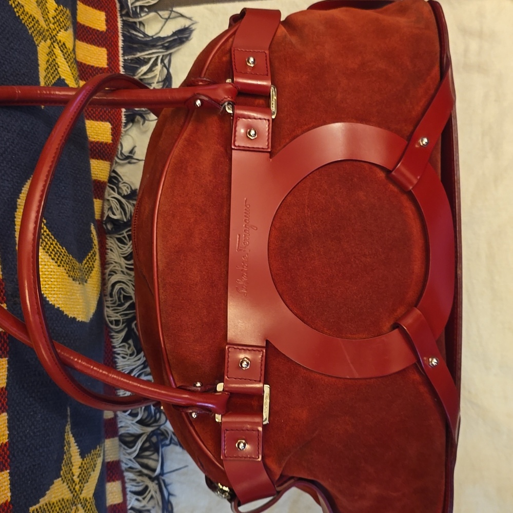 Salvatore Ferragamo Red Suede & Calf Leather Shoulder Bag with Structured Design - Picture 2 of 16